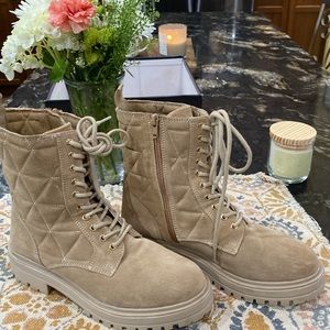 Beige suede boots. Size 9